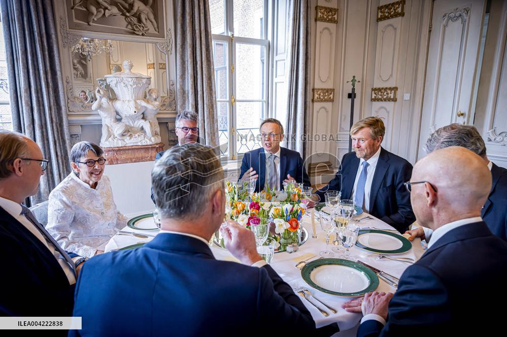 Royals Receive The King's Commissioners - The Hague