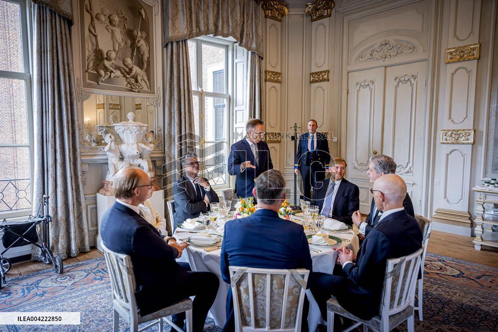 Royals Receive The King's Commissioners - The Hague