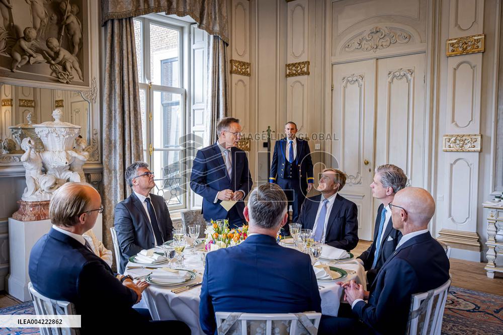 Royals Receive The King's Commissioners - The Hague