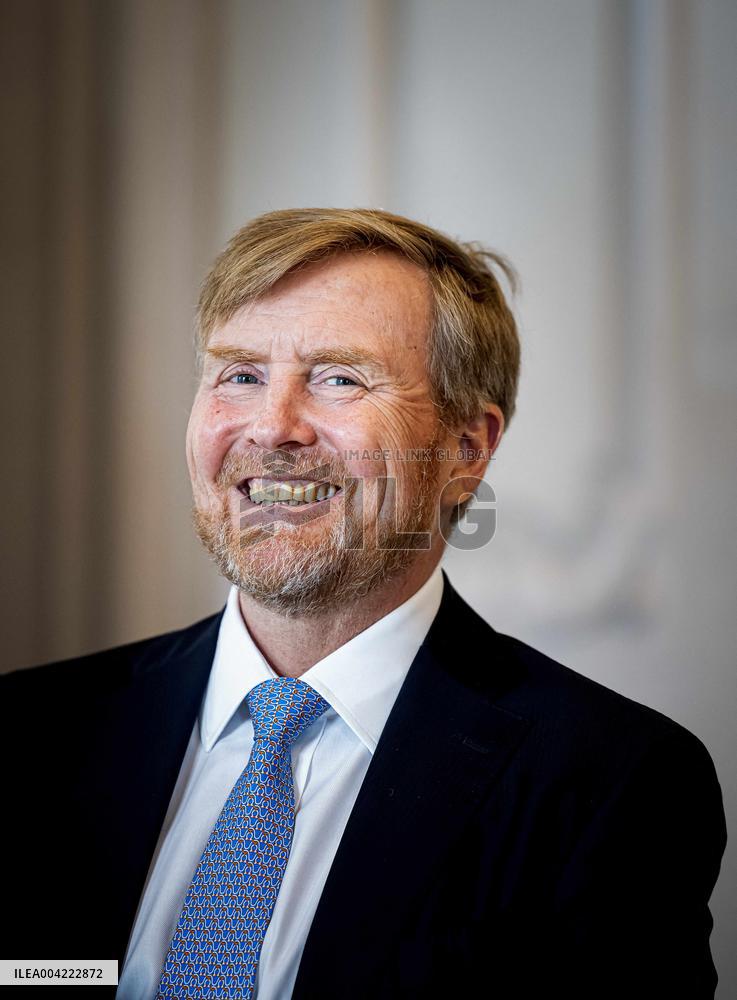 Royals Receive The King's Commissioners - The Hague