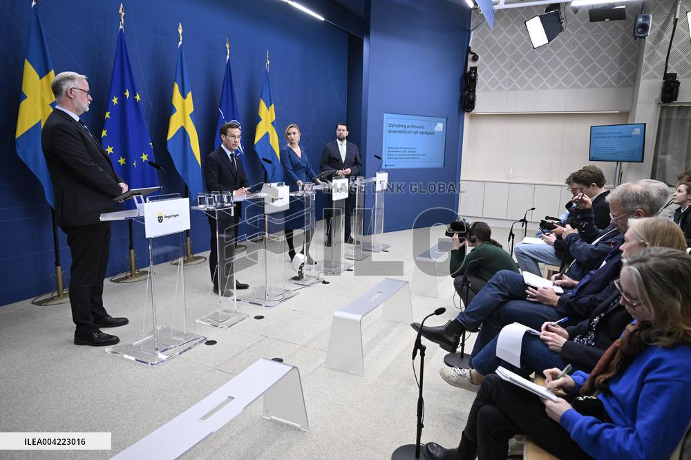 SWEDEN ANNOUNCE LARGE REARMAMENT