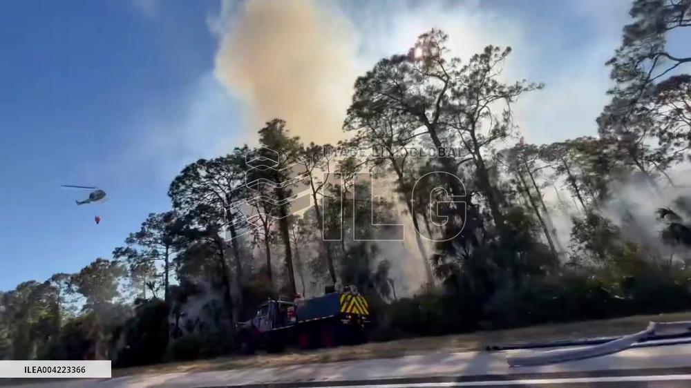 US: Brush Fire Near I-75 in Naples, Florida Prompts Evacuation 3
