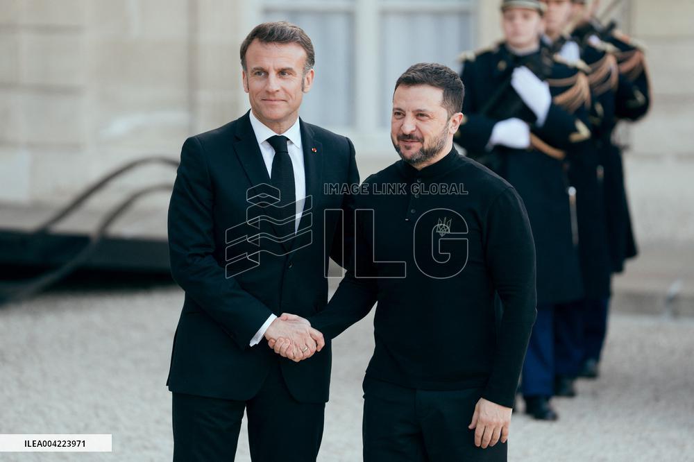 French President welcomes Volodymyr Zelensky to the Elysée Palace - Paris AJ