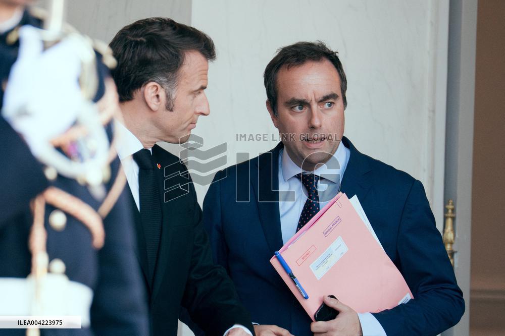 French President welcomes Volodymyr Zelensky to the Elysée Palace - Paris AJ