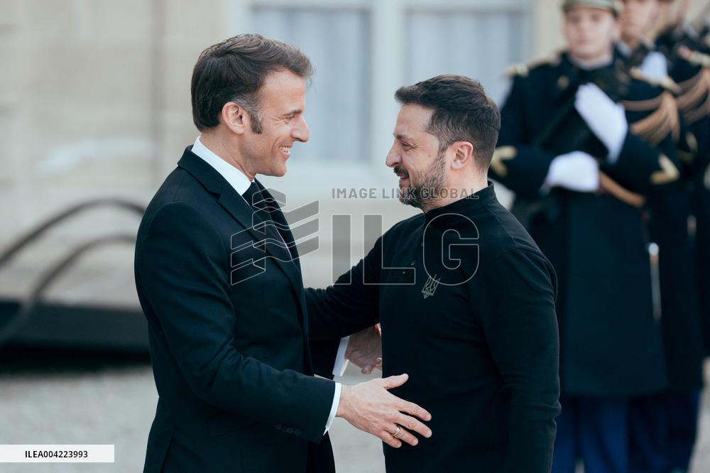 French President welcomes Volodymyr Zelensky to the Elysée Palace - Paris AJ