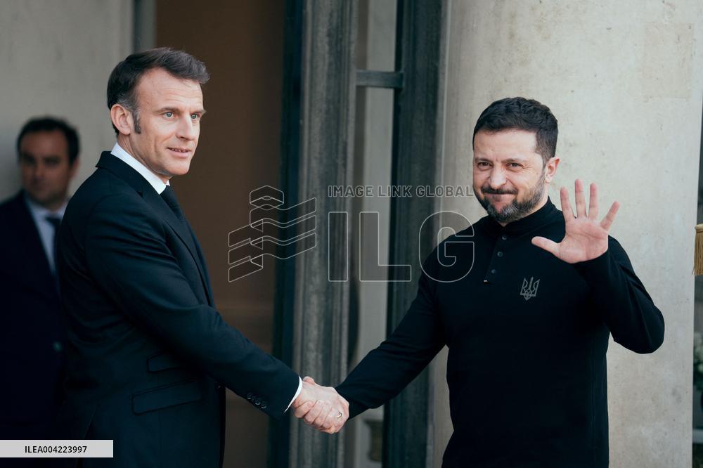 French President welcomes Volodymyr Zelensky to the Elysée Palace - Paris AJ