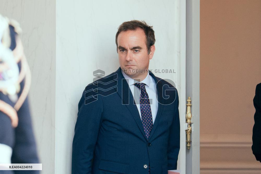 French President welcomes Volodymyr Zelensky to the Elysée Palace - Paris AJ