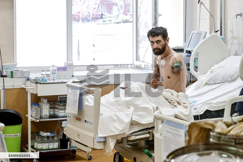 Doctors save severely wounded soldiers from front line in Dnipro