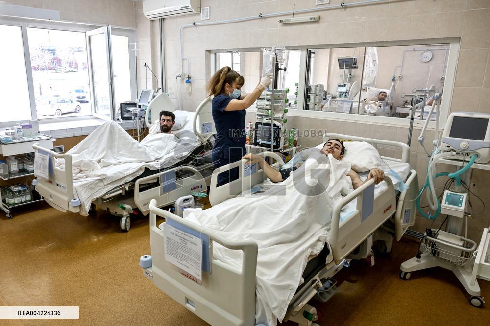 Doctors save severely wounded soldiers from front line in Dnipro