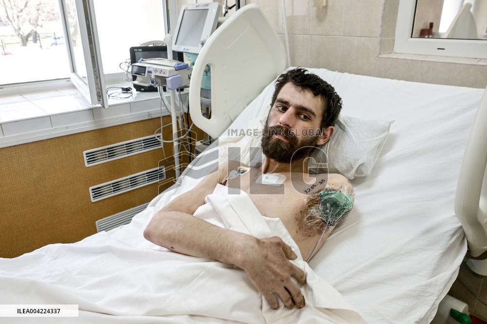 Doctors save severely wounded soldiers from front line in Dnipro