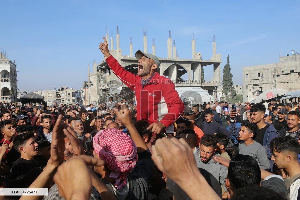 Gazans Protest Hamas, Demand End to War