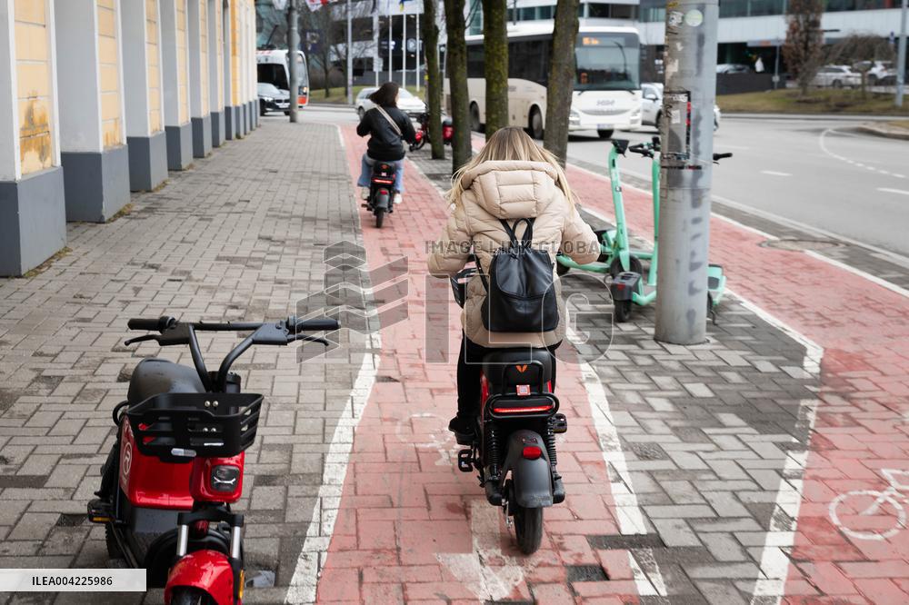 Electric mopeds hit Tallinn streets