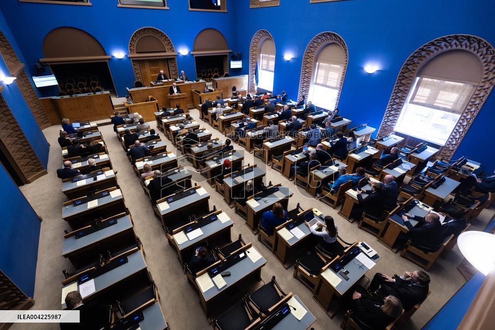 Constitution to strip Russian, Belarusian citizens of right to vote