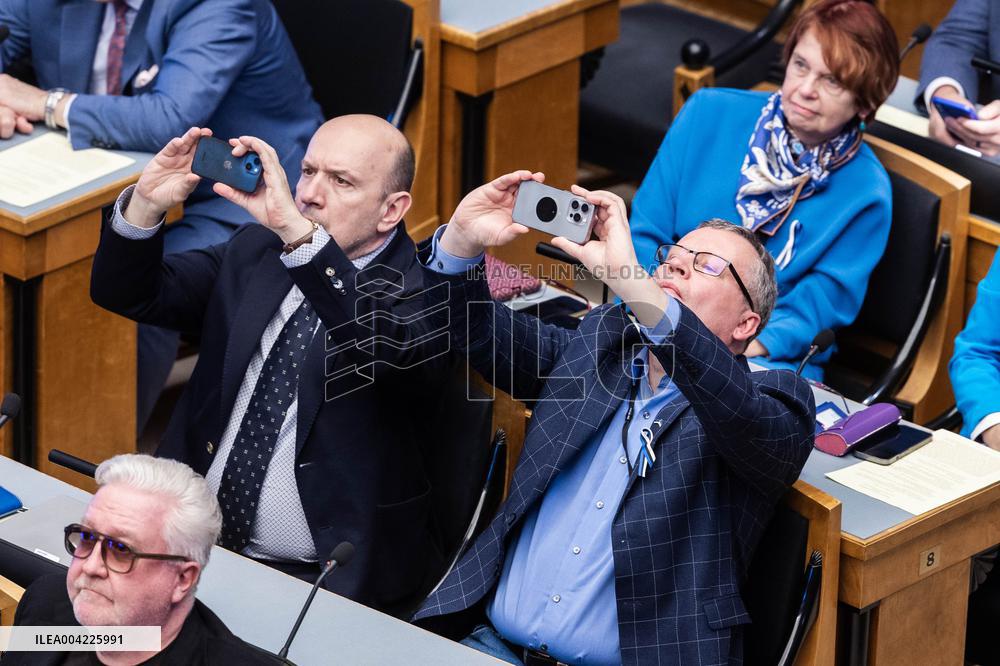 Constitution to strip Russian, Belarusian citizens of right to vote