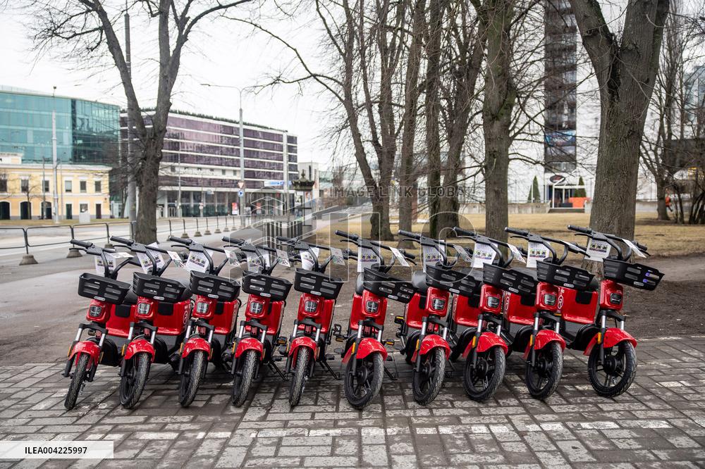 Electric mopeds hit Tallinn streets