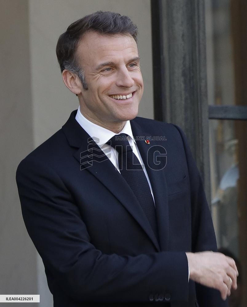 Macron Welcomes Zelensky - Paris