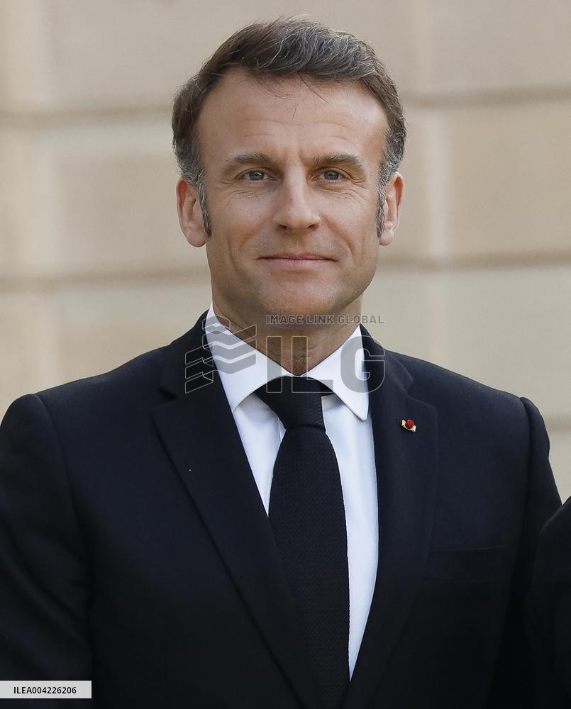 Macron Welcomes Zelensky - Paris