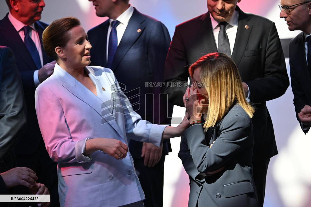 Family Photo During Coalition of The Willing Summit in Support of Ukraine - Paris