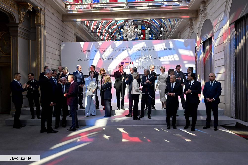 Family Photo During Coalition of The Willing Summit in Support of Ukraine - Paris