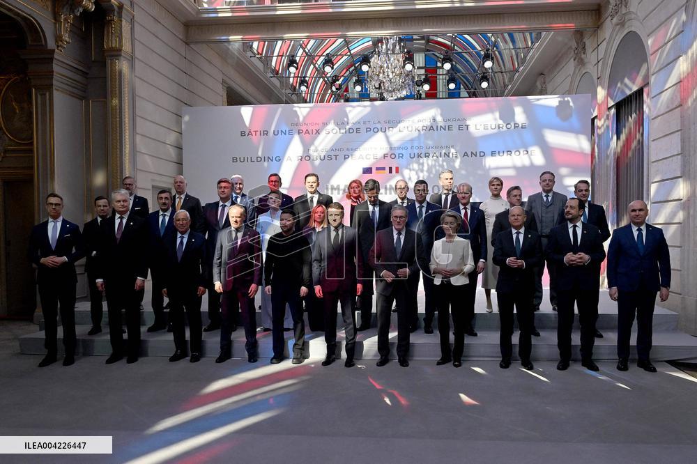 Family Photo During Coalition of The Willing Summit in Support of Ukraine - Paris
