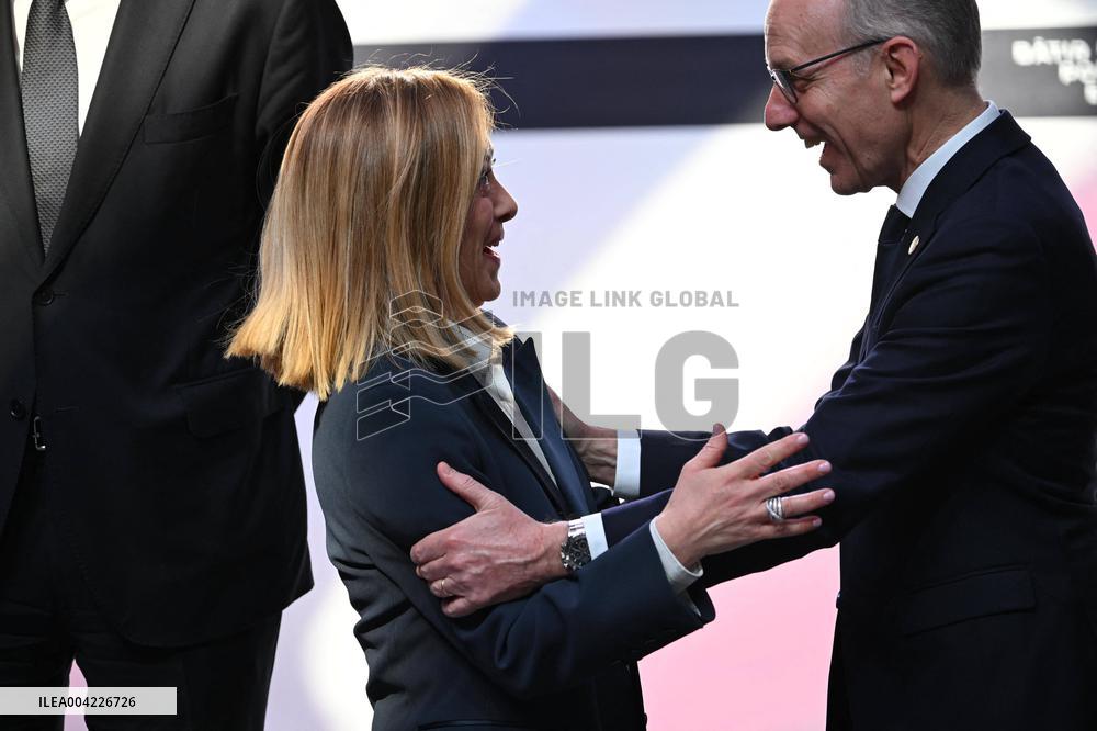 Family Photo During Coalition of The Willing Summit in Support of Ukraine - Paris