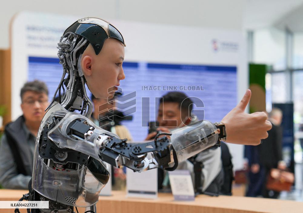 Humanoid Robots At The Annual Conference Of ZGC Forum - Beijing