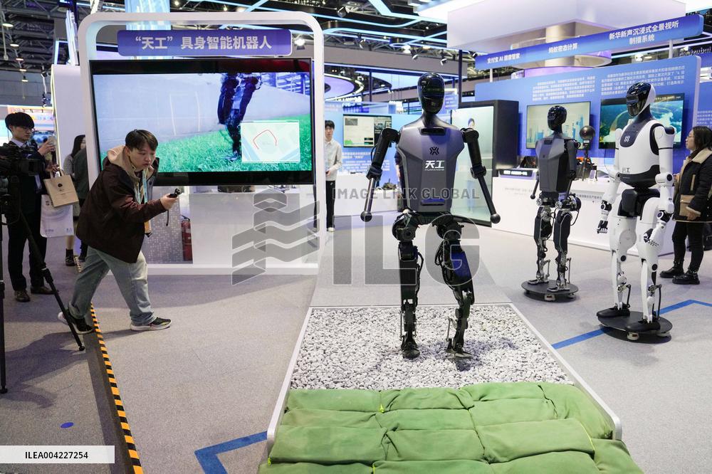 Humanoid Robots At The Annual Conference Of ZGC Forum - Beijing