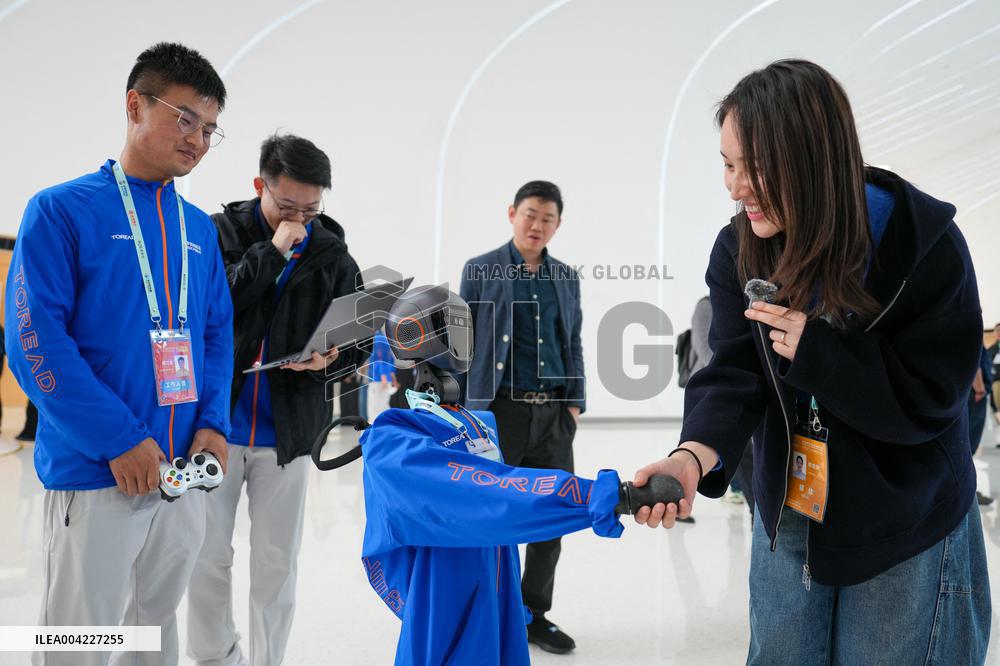 Humanoid Robots At The Annual Conference Of ZGC Forum - Beijing