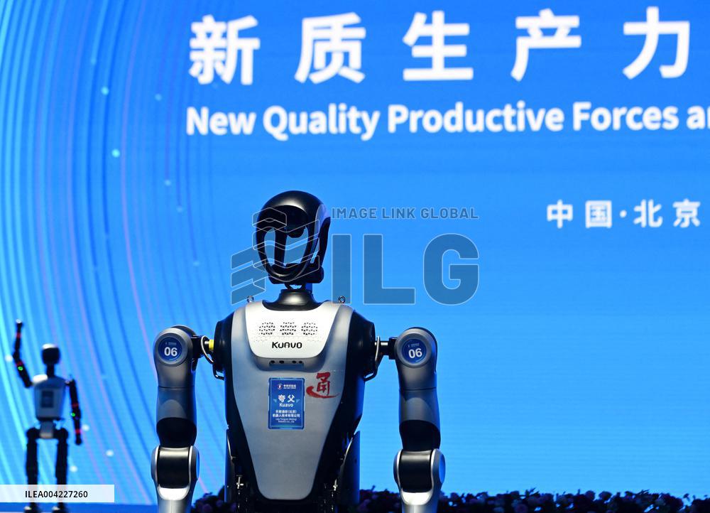 Humanoid Robots At The Annual Conference Of ZGC Forum - Beijing