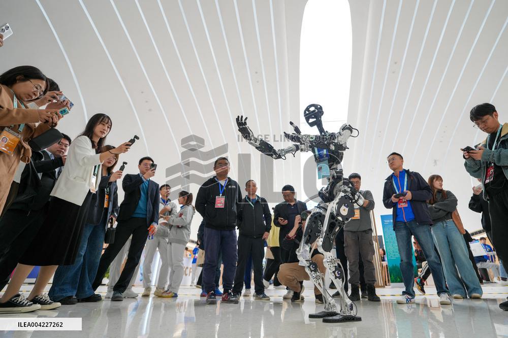 Humanoid Robots At The Annual Conference Of ZGC Forum - Beijing