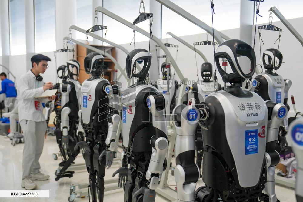 Humanoid Robots At The Annual Conference Of ZGC Forum - Beijing