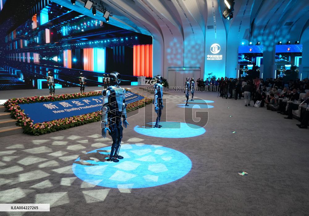Humanoid Robots At The Annual Conference Of ZGC Forum - Beijing
