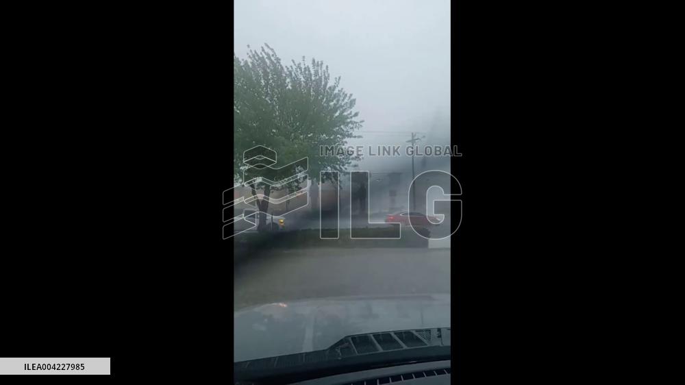 US: Flash Flood Strikes South Texas, Cars Stranded in Floodwater 2