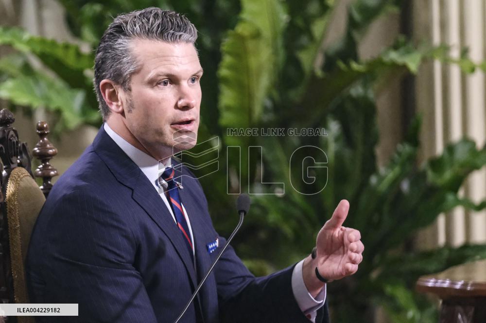 U.S. defense secretary in Manila