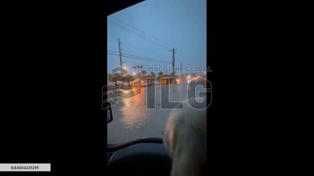 US: Flash Flood Strikes South Texas, Cars Stranded in Floodwater 3