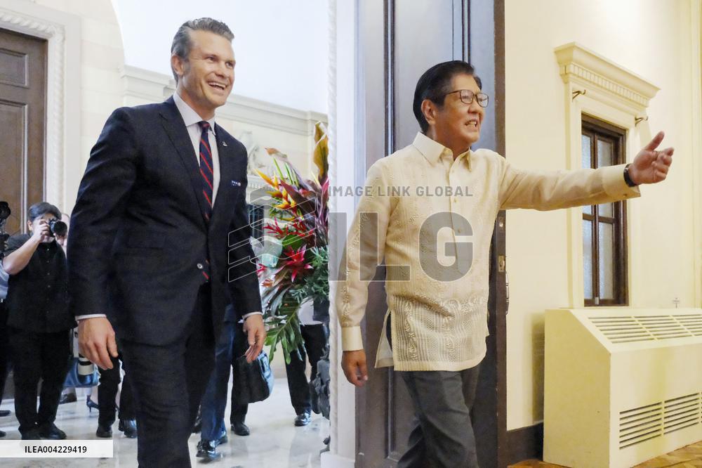 U.S. defense secretary in Manila