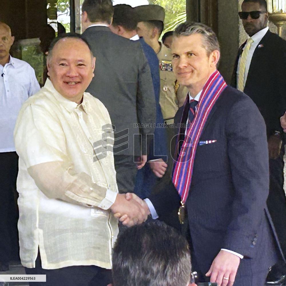 U.S. defense secretary in Manila