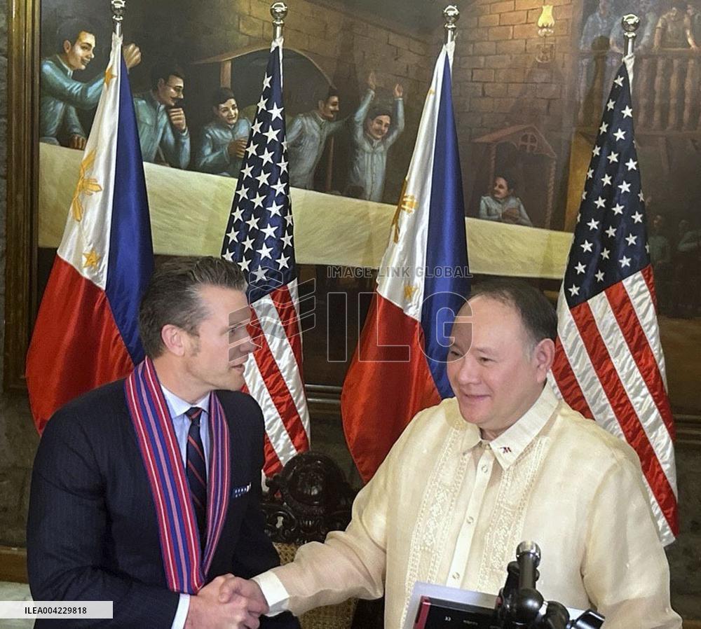 U.S. defense secretary in Manila