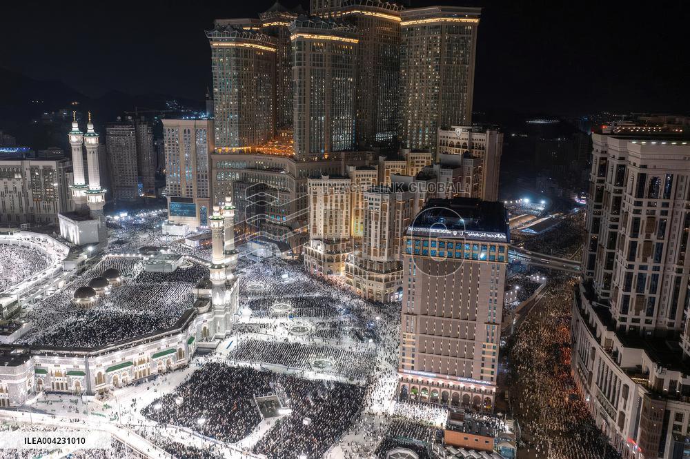 Great Mosque Ramadan Illustrations - Mecca