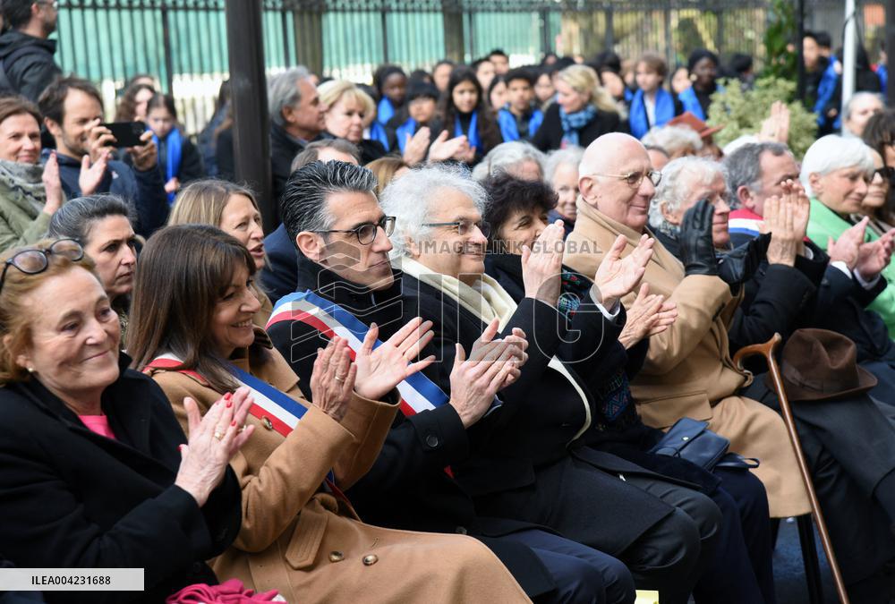 Anne Hidalgo Unveils A Plaque In Memory Of Alain Decaux - Paris
