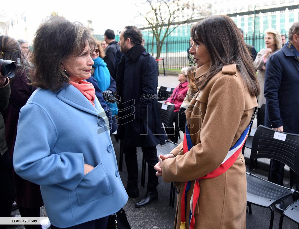 Anne Hidalgo Unveils A Plaque In Memory Of Alain Decaux - Paris