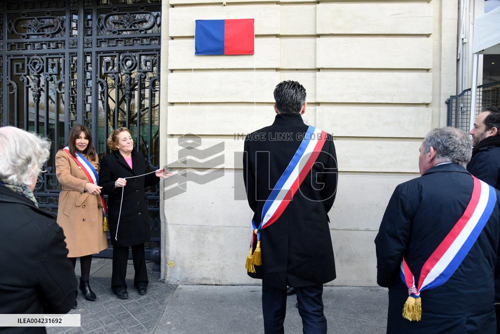 Anne Hidalgo Unveils A Plaque In Memory Of Alain Decaux - Paris