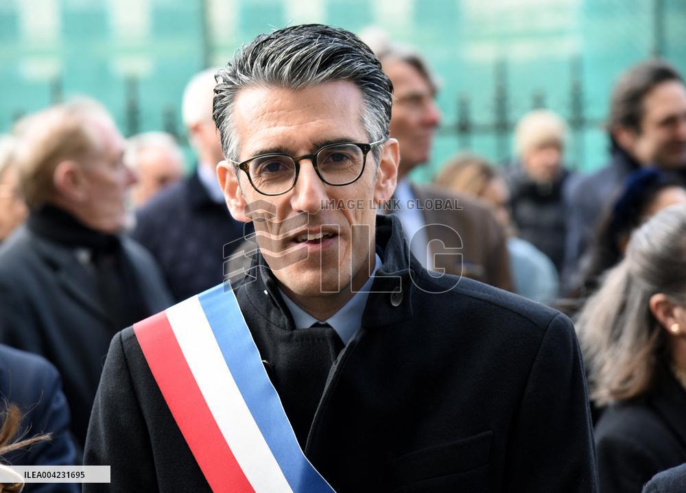 Anne Hidalgo Unveils A Plaque In Memory Of Alain Decaux - Paris