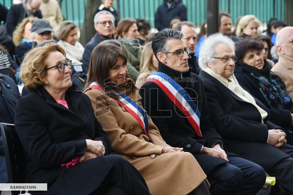 Anne Hidalgo Unveils A Plaque In Memory Of Alain Decaux - Paris