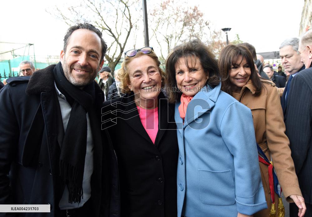 Anne Hidalgo Unveils A Plaque In Memory Of Alain Decaux - Paris