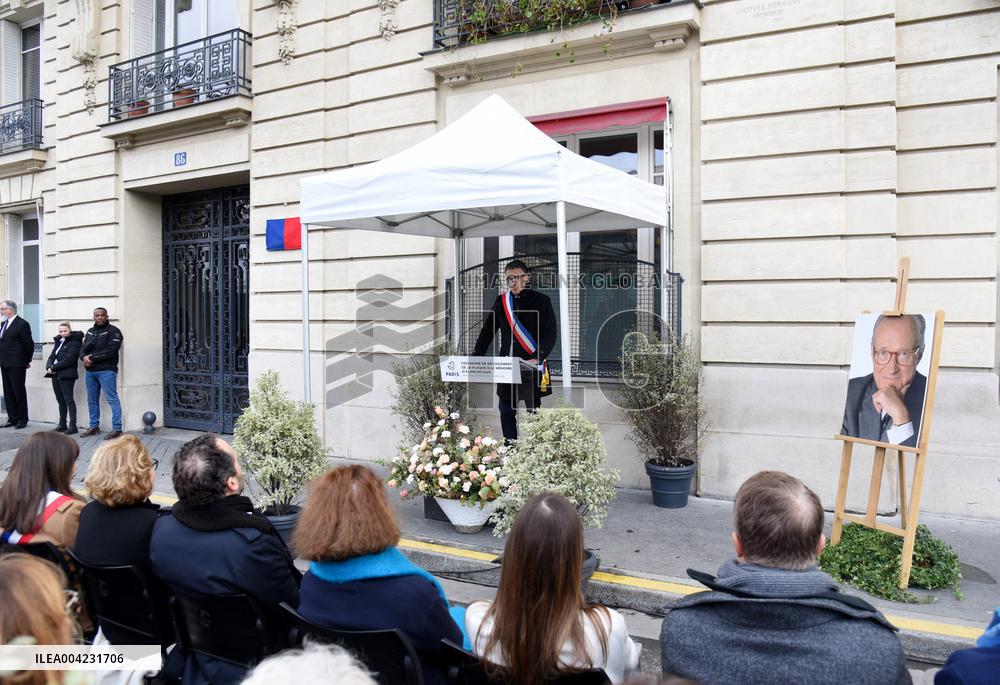 Anne Hidalgo Unveils A Plaque In Memory Of Alain Decaux - Paris