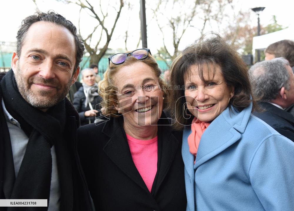 Anne Hidalgo Unveils A Plaque In Memory Of Alain Decaux - Paris