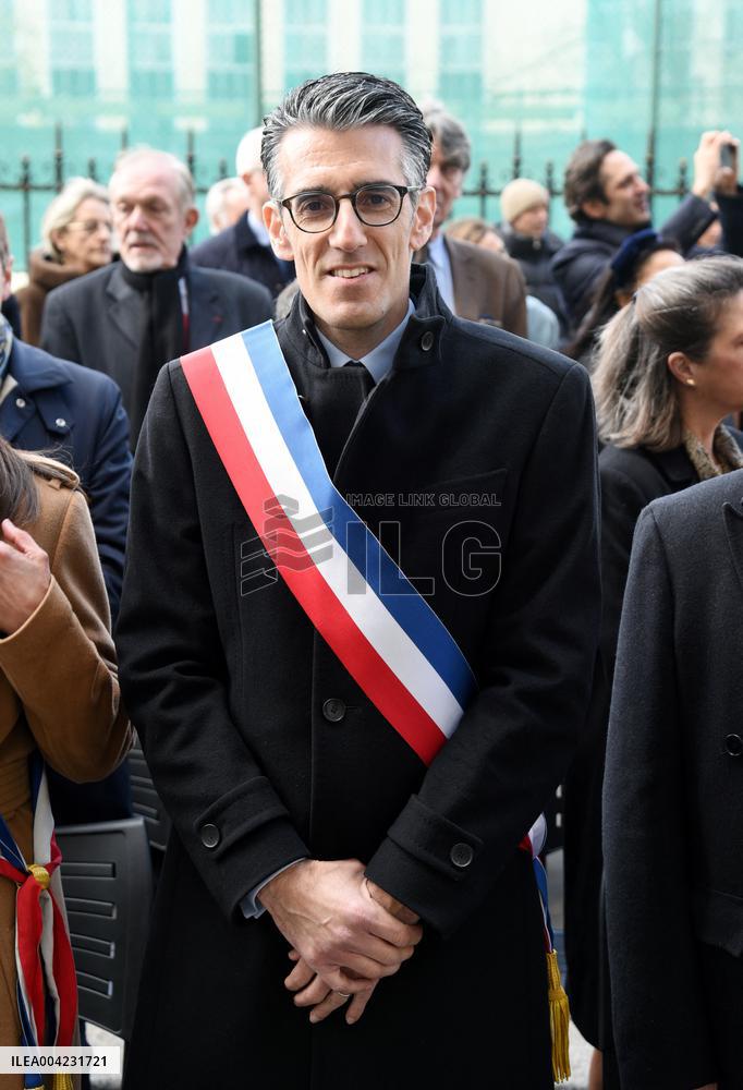 Anne Hidalgo Unveils A Plaque In Memory Of Alain Decaux - Paris