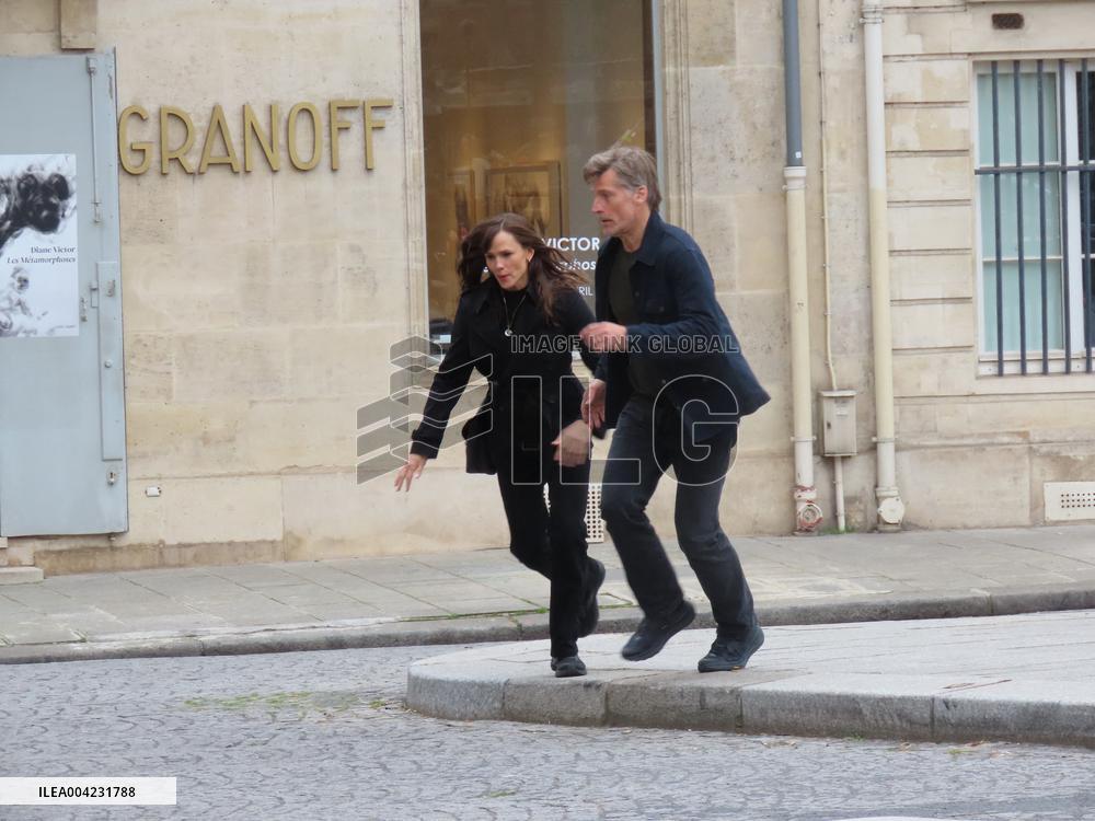 Jennifer Garner And Nikolaj Coster-Waldau On Set Of The Last Thing He Told Me - Paris