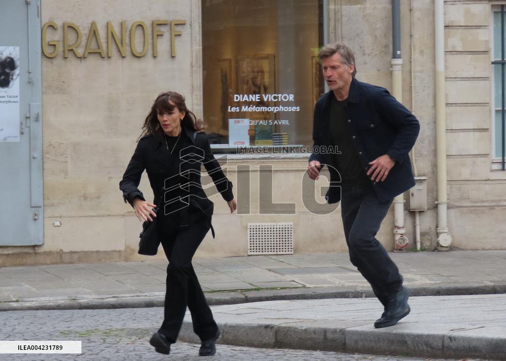 Jennifer Garner And Nikolaj Coster-Waldau On Set Of The Last Thing He Told Me - Paris